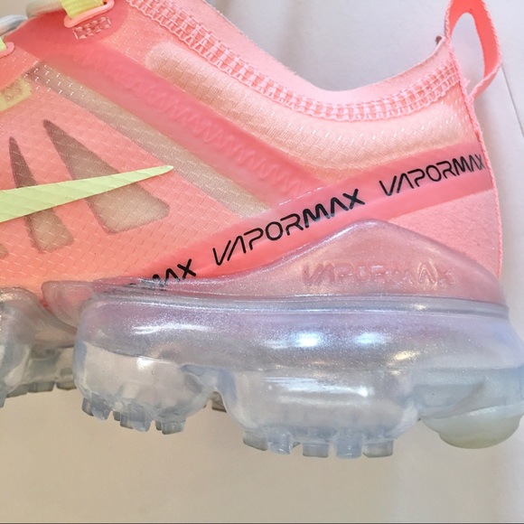 NIKE AIR Women’s VAPORMAX 2019 ❤️❤️❤️ - Picture 5 of 8